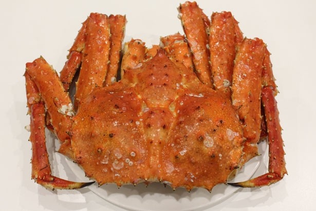 タラバガニ特有の旨味とプリプリ食感を存分に味わえる「ボイル たらばがに姿 約1.5kg」
