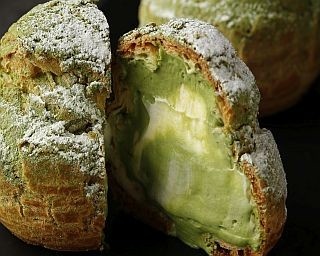 人気のシュークリームに抹茶味が登場！