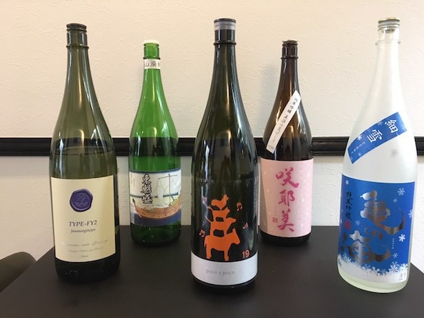 【写真を見る】珍しい日本酒もラインナップしているため、自分好みのお酒を見つけてみては
