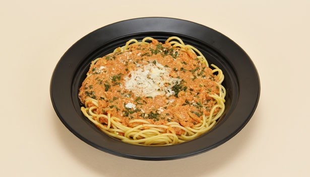 【写真を見る】麺やトッピングをリニューアル！「うにのクリームパスタ」(598円)もお見逃しなく