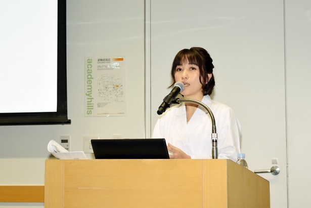 発表会で登壇した、臭気判定士の富樫真生氏