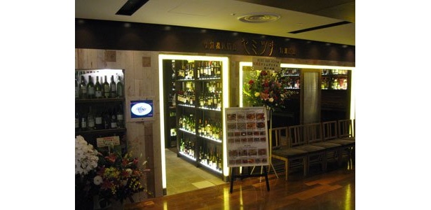 ヤミツキの入り口。店内は異国情緒が