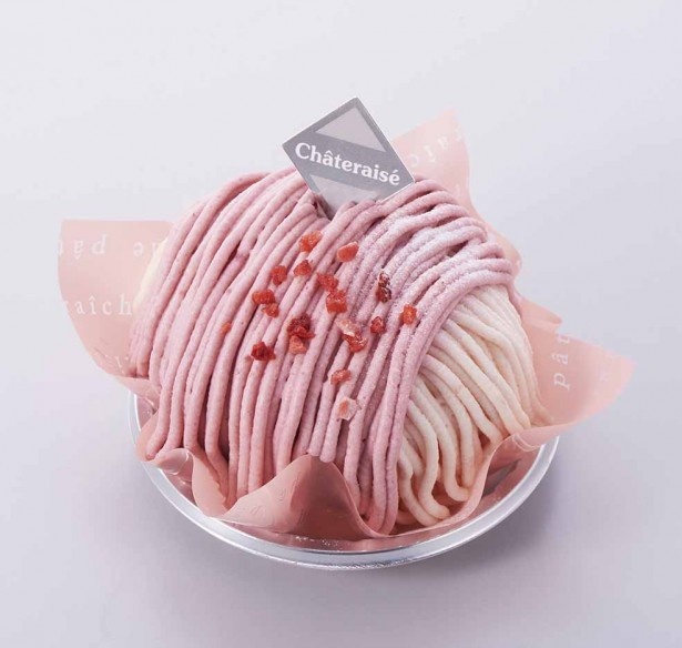 2色のクリームが目と舌を他の示せてくれる「成人の日 ピーチフランボワーズのモンブラン」(356円)
