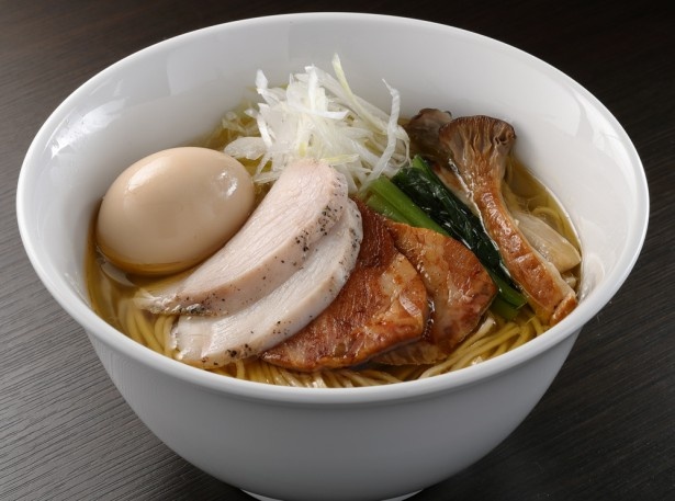 新店特集では、東京の超有名店「麺屋 一燈」出身の店主がオープンした超実力派店など23店を厳選して紹介