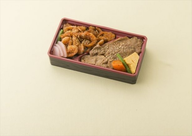 人気の「佐助豚の豚めし」と「小海老めし」 が一度に味わえるスペシャル弁当！「佐助豚と小海老の二色めし」(販売店舗：大地を守るデリ/エキュート東京)