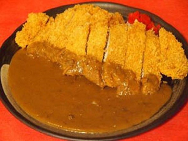 【写真を見る】「手仕込み　わらじカツカレー」(1800円)