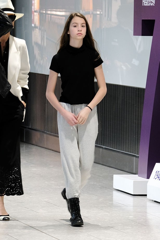 【写真を見る】「かわいくなった!」と評判の娘キャリー