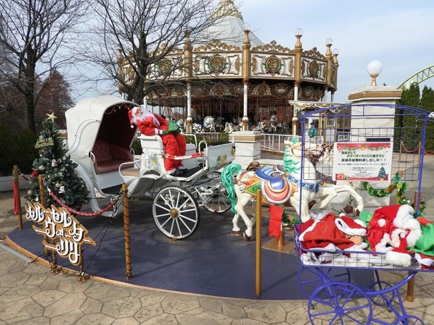 12月25日(日)までの期間は、入口にある馬車がクリスマスバージョンに！