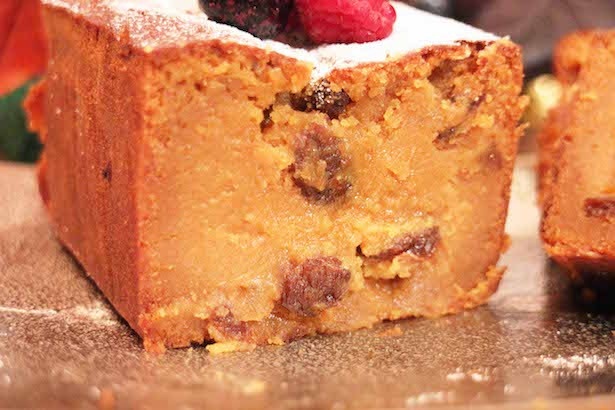 ニコラ独自の配合・調理法で、ぱさぱさになりがちなパウンドケーキが、口溶けがよくしっとりとしている