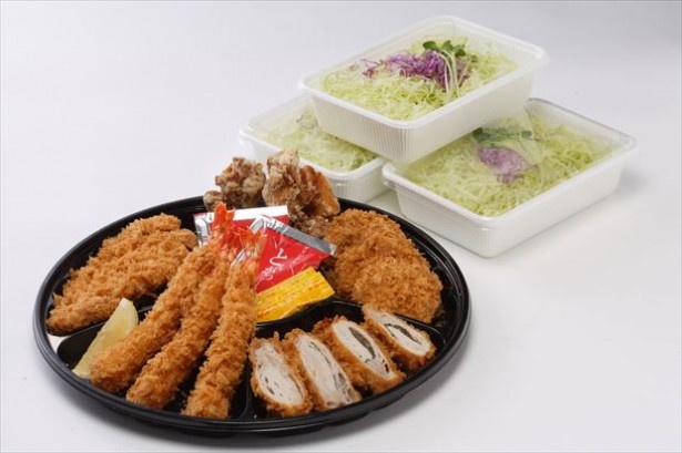【写真を見る】3名用「ファミリーかつ(勝つ)セット」