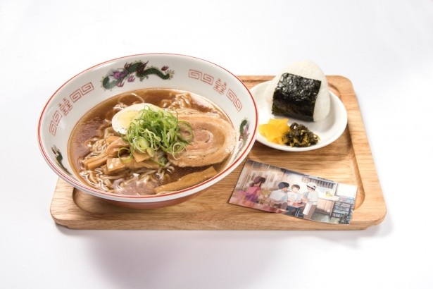 ラーメン屋吉野のラーメン。場面カットカード付き(1180円)