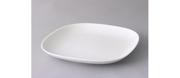 皿（25cm×25cm）（699円）