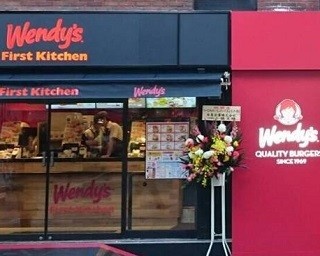 「ファーストキッチン」×「ウェンディーズ」夢コラボが3店舗オープン！
