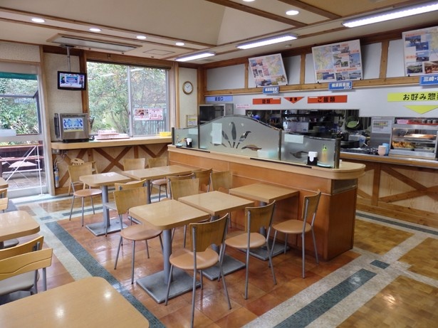 【写真を見る】横須賀PAのスナックコーナーで販売