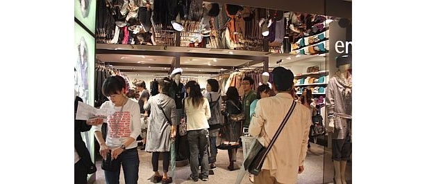 「ザジ」「アンラシーネ」の売場も盛況