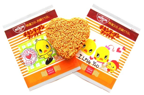 インスタントラーメン発明記念館では17年1月21日(土)～2月27日(月)に、ハート形のチキンラーメンを手作りできる特別企画を実施