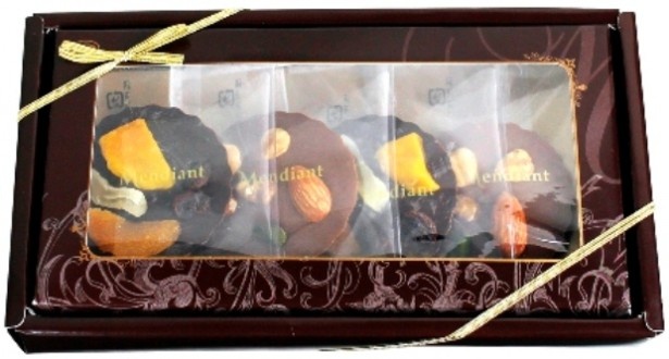 「マンディアン」(1100円)は「スイートチョコ＆フルーツ」と「ミルクチョコ＆ナッツ」の2種類のチョコアソート