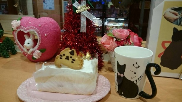 12月23日(金)から25日(日)限定で、猫クッキー付きのケーキも提供する。