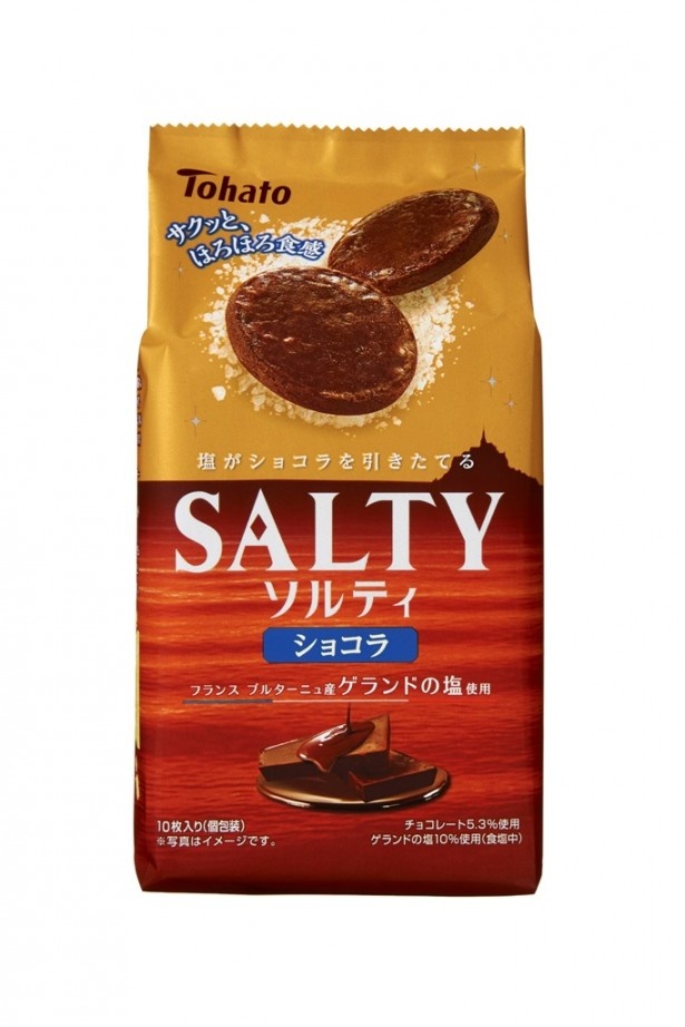 【写真を見る】チョコレートを練り込んだ生地とゲランドの塩の味わいがマッチした「ソルティ・ショコラ」(参考小売価格・税抜198円)は2017年1月16日(月)発売
