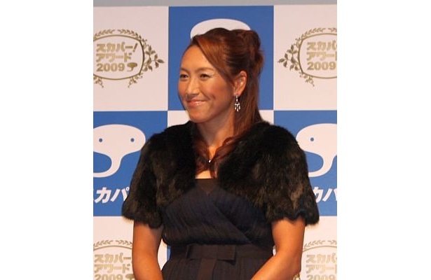 婚活中でイメチェン!?杉山愛さんが黒のドレス姿を披露