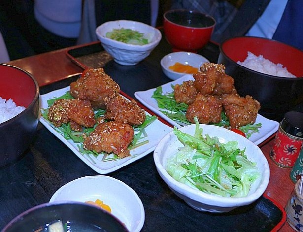 揚げたての鶏肉がジューシーな油淋鶏定食