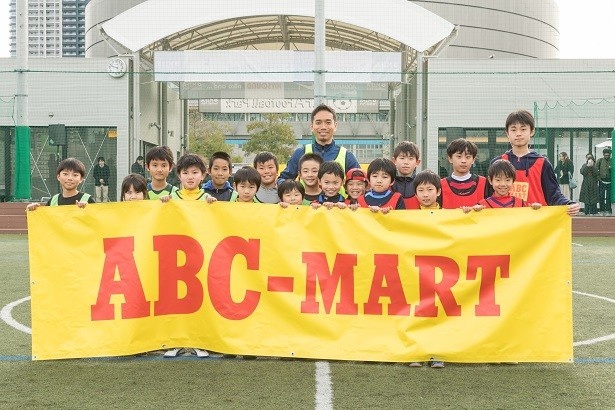 参加した16名の子どもたちと記念撮影