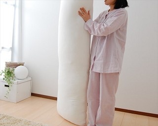 これで今夜もぐっすり、11種のサイズから選べる抱き枕発売！