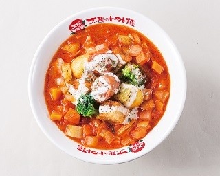 ミネストローネにとろ～りチーズ！野菜たっぷりトマトラーメン