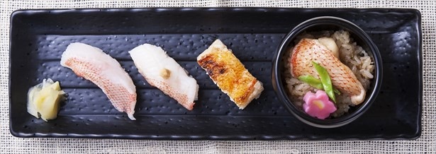 龍寿司の最高級の白身魚“釣きんき”を使用した「きんきづくし」(2160円)