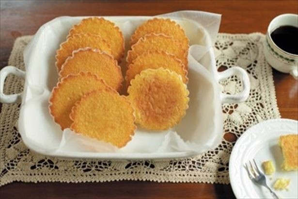 発酵バターを使用しバニラを効かせた「マドレーヌ 」(1 個 216 円)