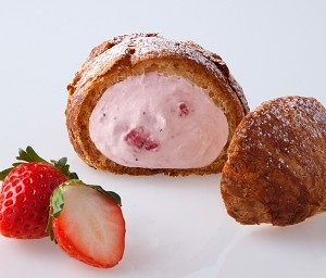 期間限定！ビアードパパにイチゴ果肉入りクリスピーシュー登場