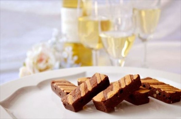 希少な貴腐ワインを使用しチョコレートとワインの芳醇な香りを楽しめる「デザートワインブラウニー」