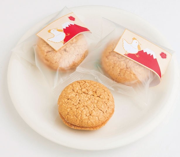 鳥が描かれた期間限定パッケージに注目！元町 香炉庵の「干支どらブッセ」(5個入り1080円)
