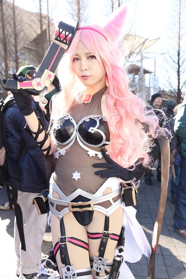 【写真を見る】「グランブルーファンタジー」のキャサリンに扮する流さんなど、コスプレ美女が勢ぞろい！