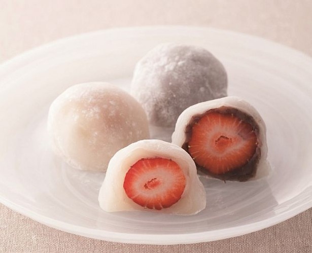 「一心堂」の「イチゴ大福粒あん・白あん」(各314円) 