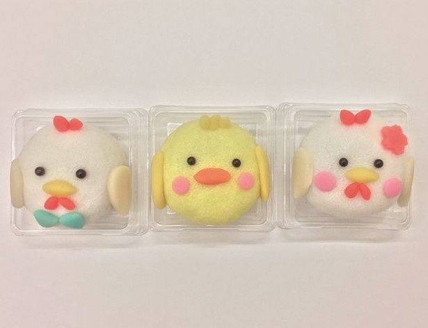 【写真を見る】かわい過ぎる！「一力(いちりき)総本店」(イセタン フードホール ルクア イーレ店)の「干支創作上菓子 福の酉」