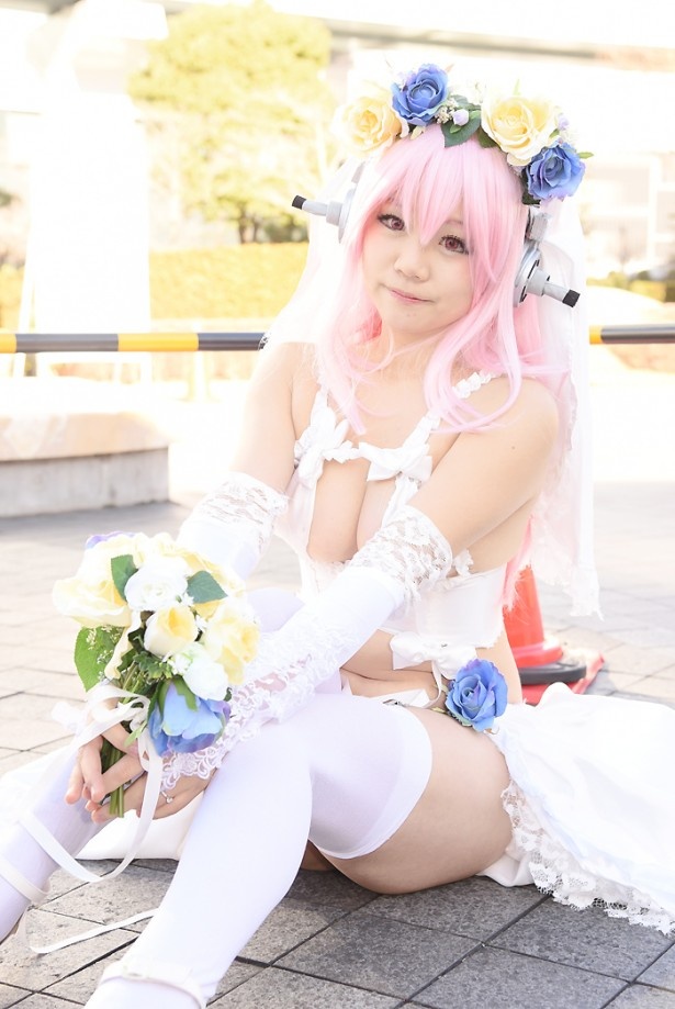 【写真を見る】すーぱーそに子に扮する琉優さんなど、コスプレ美女が勢ぞろい！