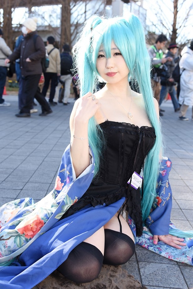 ボーカロイドの初音ミクに扮する こみつじょうさん