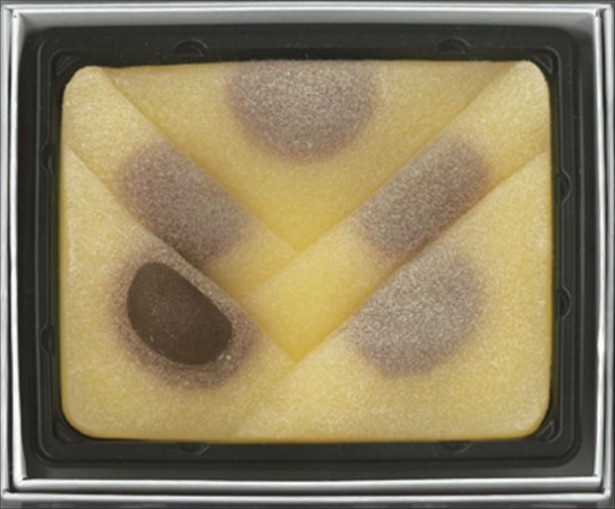 「おたべ」の「こたべ(黒豆あん)」
