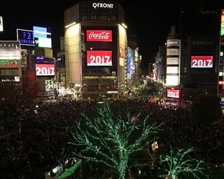 渋谷で6万7000人がカウントダウン！スクランブル交差点は初の「歩行者天国」に