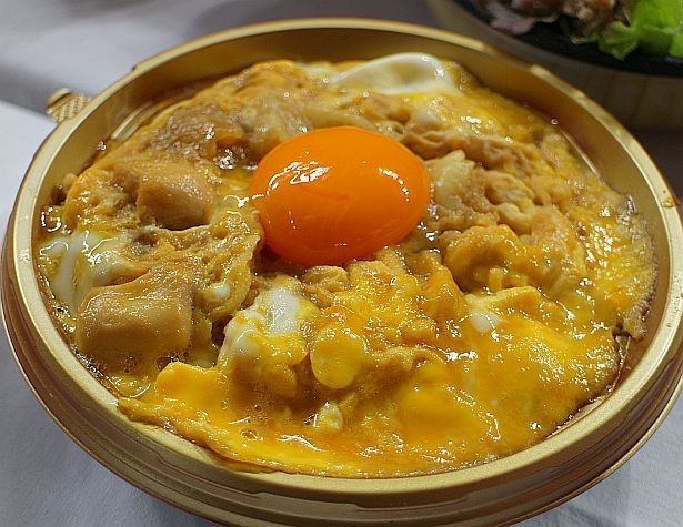 「名古屋コーチン親子丼」(愛知県)