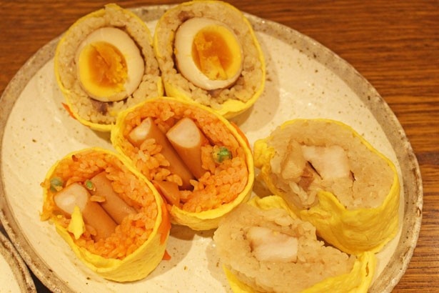 笹八の「ドラゴンボールおむすび」(1個380円)は、煮卵、ソーセージ、角煮の3種類を展開