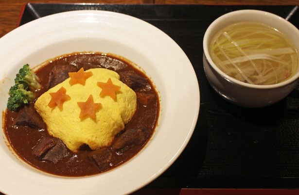 仙臺たんや 利久の「ドラゴンボール 牛たんオムシチュー」(1080円)。ドラゴンボール四星球をイメージしたオムライスと、牛タンシチューの組み合わせ ※数量限定