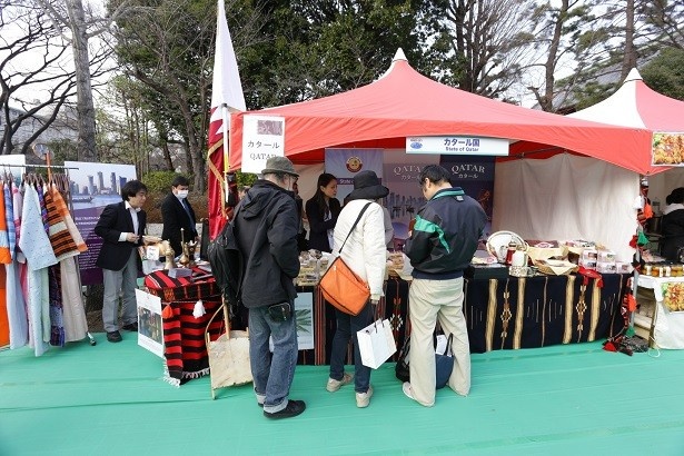 港区には多くの外国人が住み、日本にある大使館の半数以上が集まる(※写真は昨年のもの)