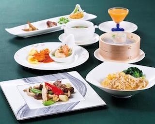 贅沢食材「ふかひれ」がさまざまな顔を見せるコース料理提供