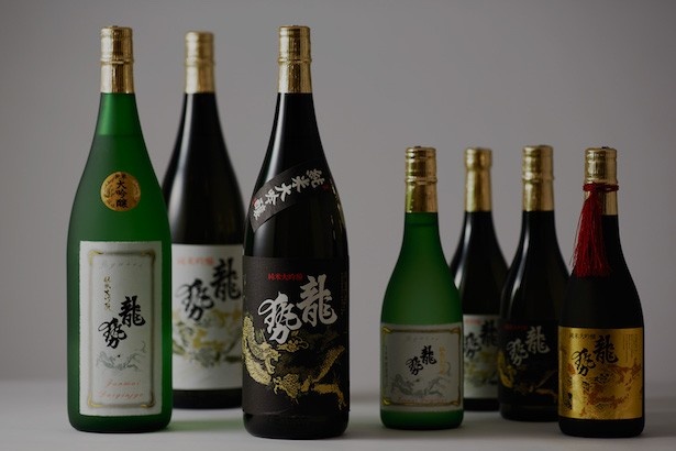 巻寿司に合う食中酒として、藤井酒造を代表する「龍勢」という日本酒を飲みながら、五代目蔵元が直々に美味しい日本酒の飲み方を話す企画も