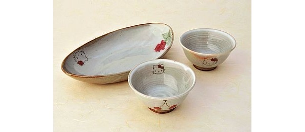 唐津焼・春窯　だ円鉢（1万500円）、茶碗（5250円）