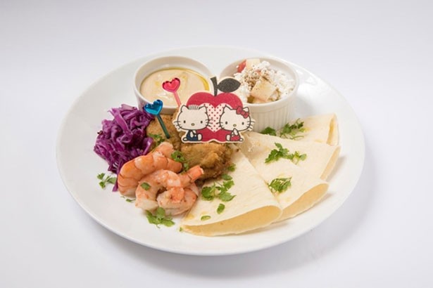 ひよこ豆のディップや、キティちゃんも大好きなりんご入りのカッテージチーズなどを巻いて食べる「いろいろ巻いて食べよう、ハローキティのぜいたくトルティーヤプレート」（1512円）