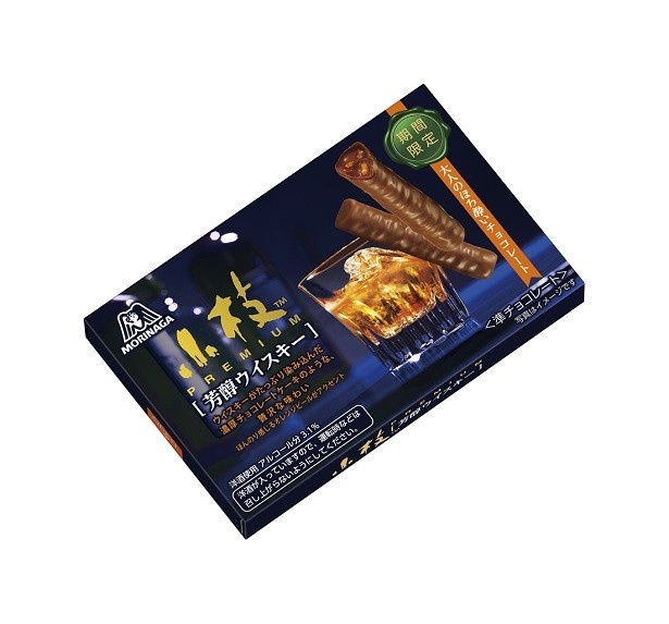 【写真を見る】1月17日(火)に発売される「小枝プレミアム＜芳醇ウイスキー＞」