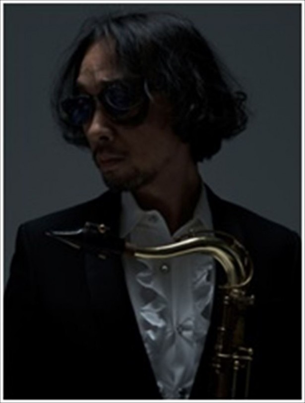 ミュージシャン、作家、音楽プロデューサー、批評家、など多彩な顔を持つ「菊地成孔」